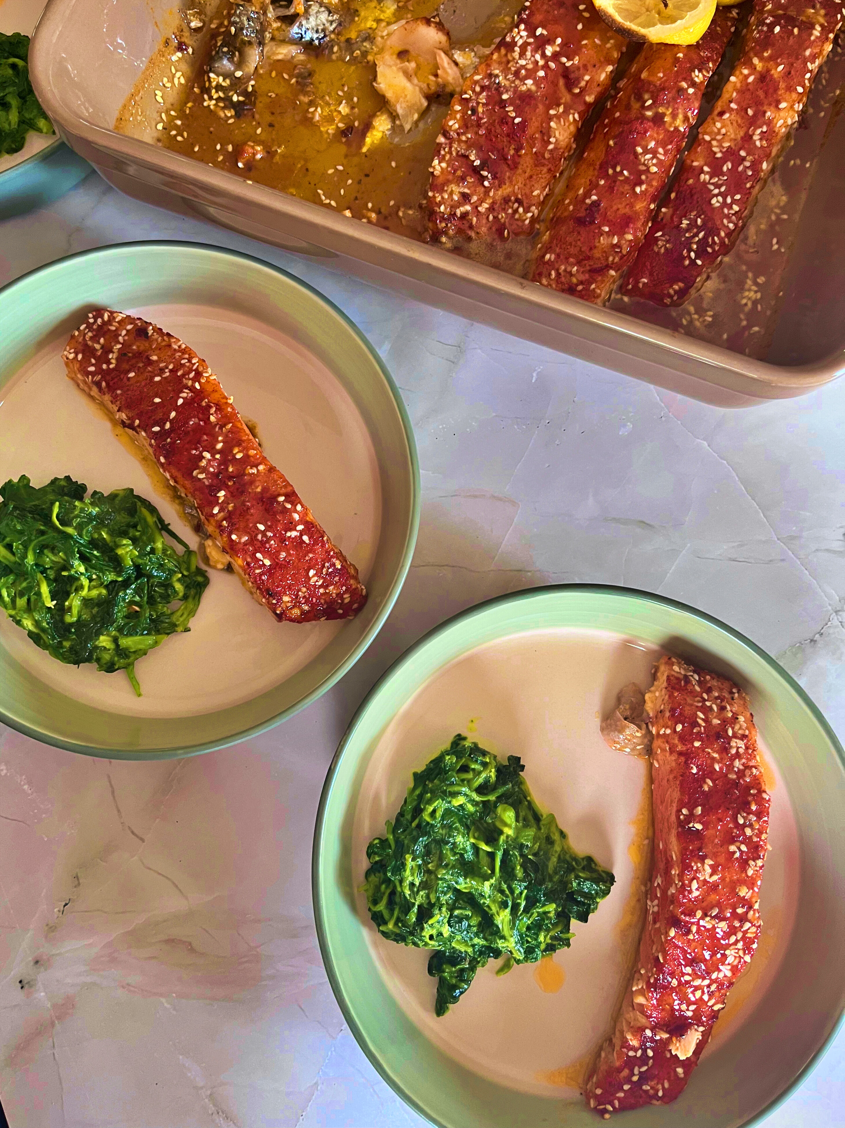 Saumon rôti au miel et sésame – Une recette sucrée-salée facile et savoureuse