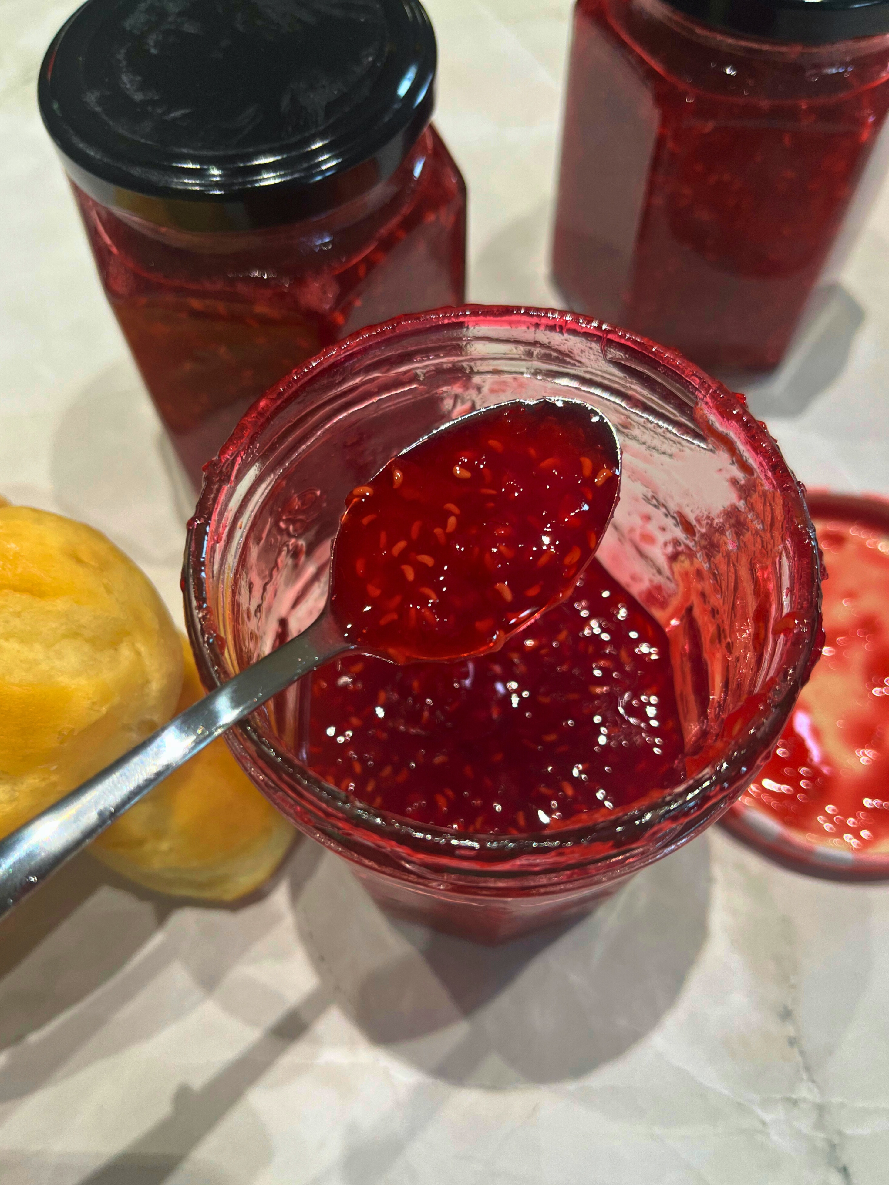 Confiture de framboises : la douceur des fruits rouges en pot